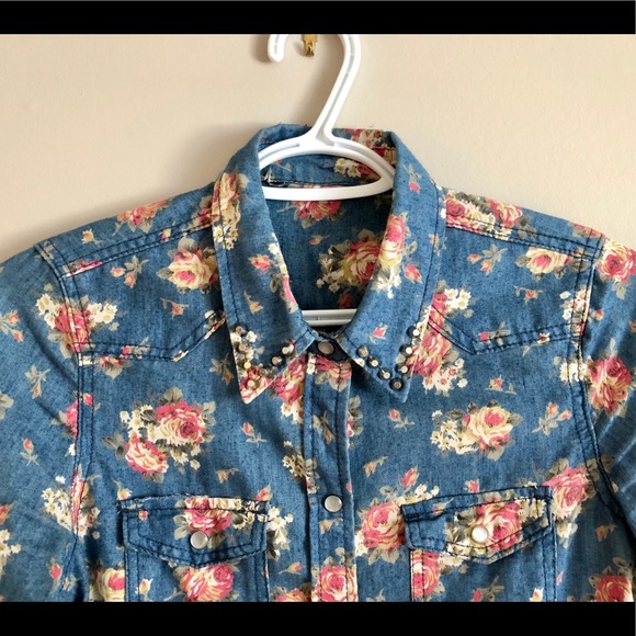 Cute Studded Shirt - Picture 4 of 7